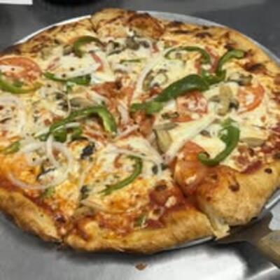 Veggie pizza fresh from the oven